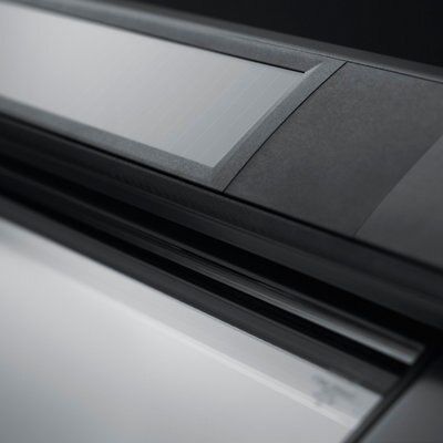 Velux White Timber Centre pivot Roof window, (H)980mm (W)550mm