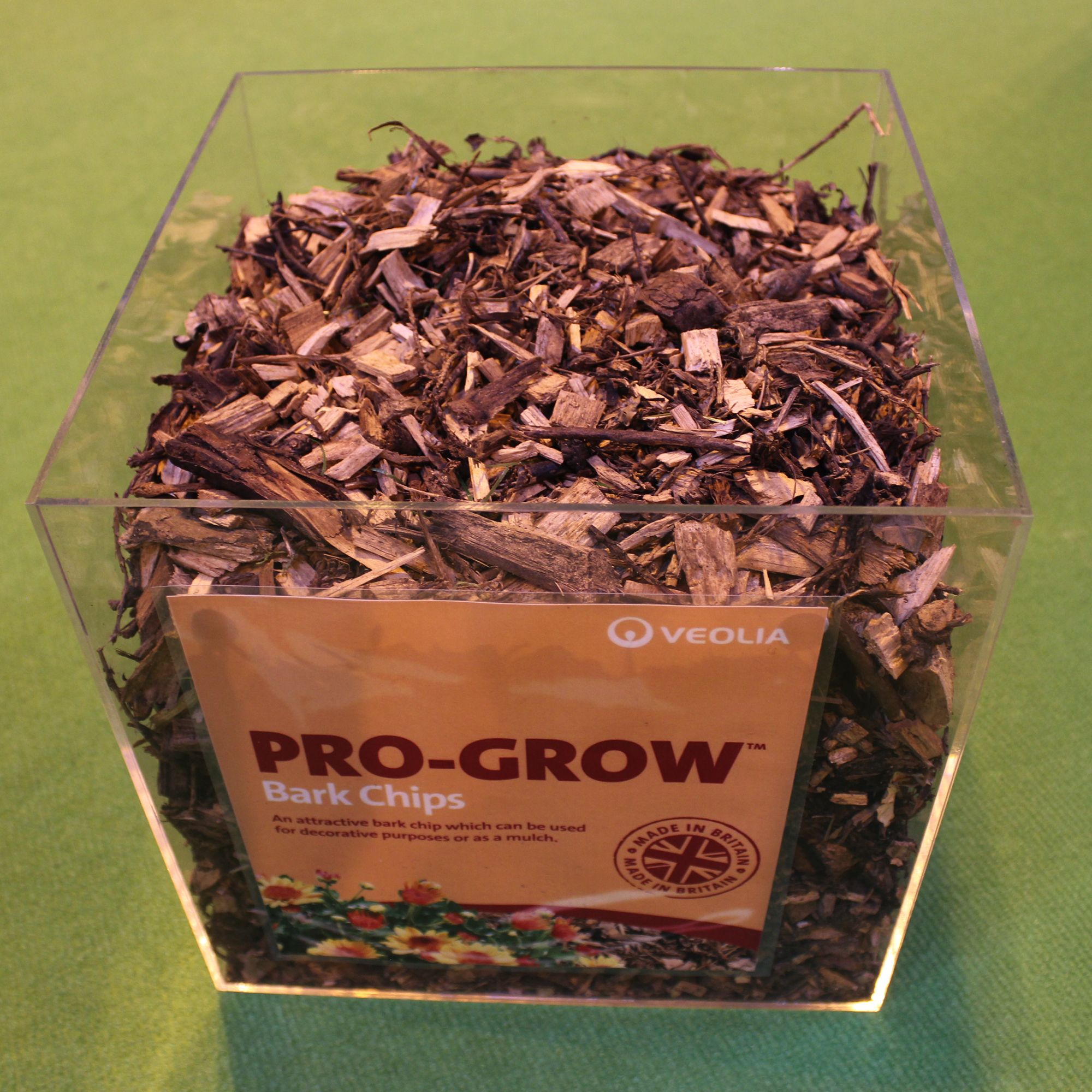 Veolia Pro-Grow Dark brown Bark chippings 1000L Bulk bag Pack