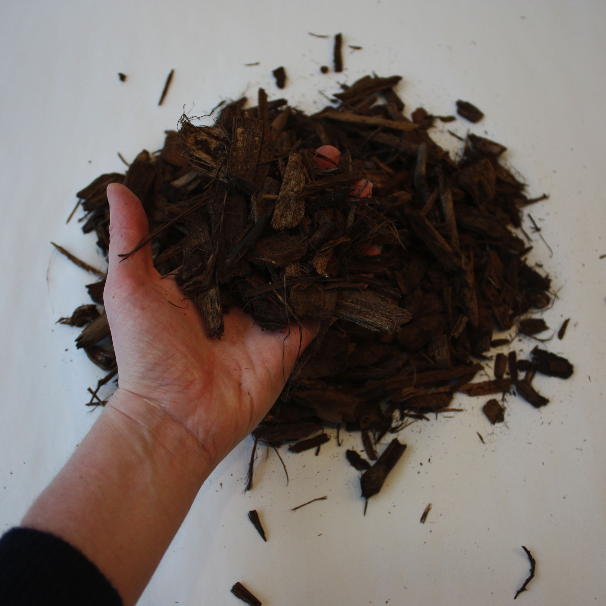 Veolia Pro-Grow Light brown Woodchip mulch 1000L Bulk bag Pack