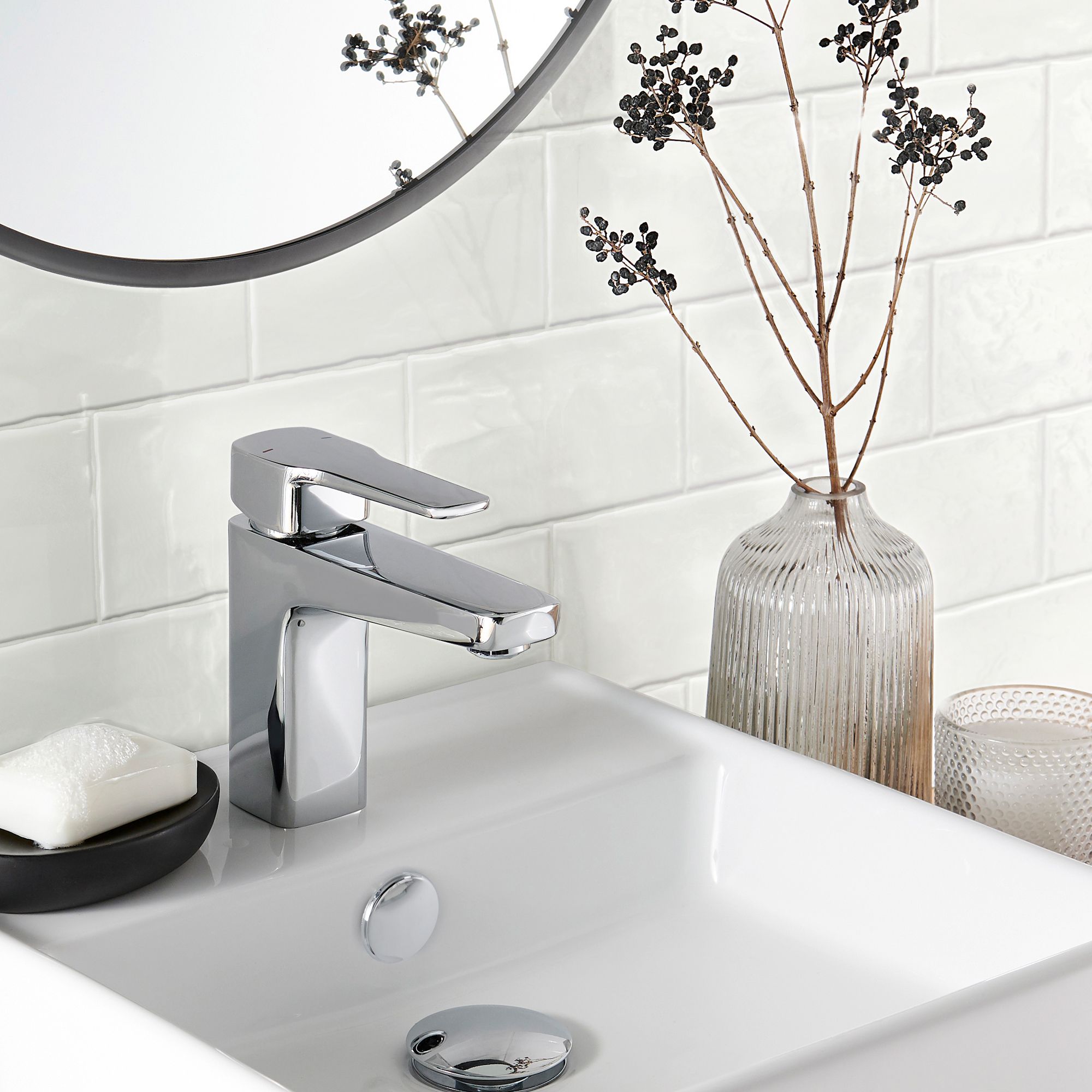 Vernisse White Gloss Plain Ceramic Indoor Wall tile - 11