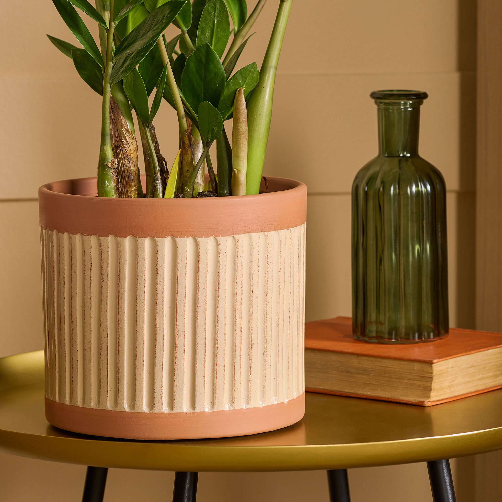 Verve Cream Ribbed Terracotta Plant pot (Dia) 30cm, (H)12cm