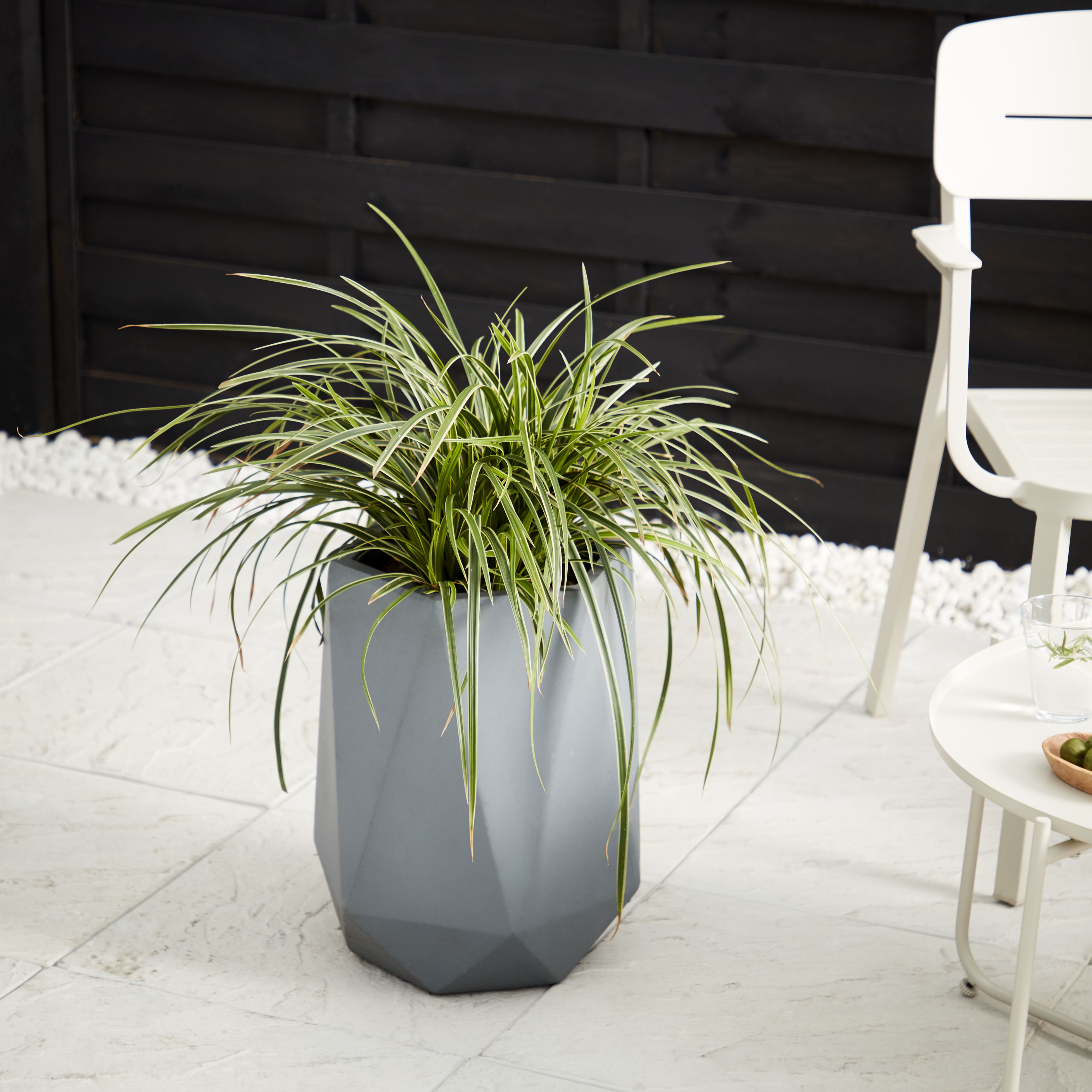 Verve Gardon Light grey Fibreclay Hexagonal Plant pot (Dia) 29cm, (H)40.5cm, 17L