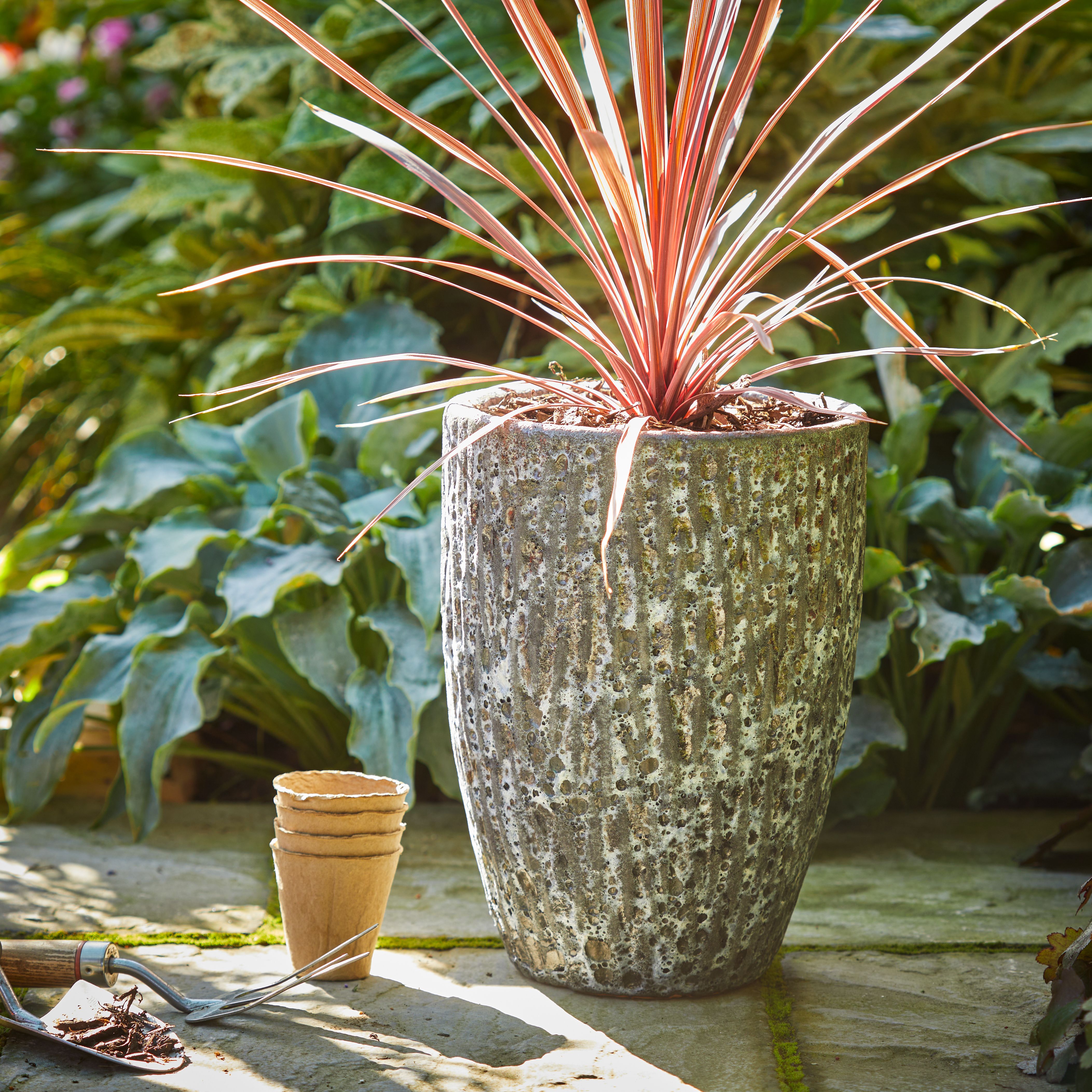 Verve Grey Volcanic Ceramic Plant pot (Dia) 25cm, (H)35cm