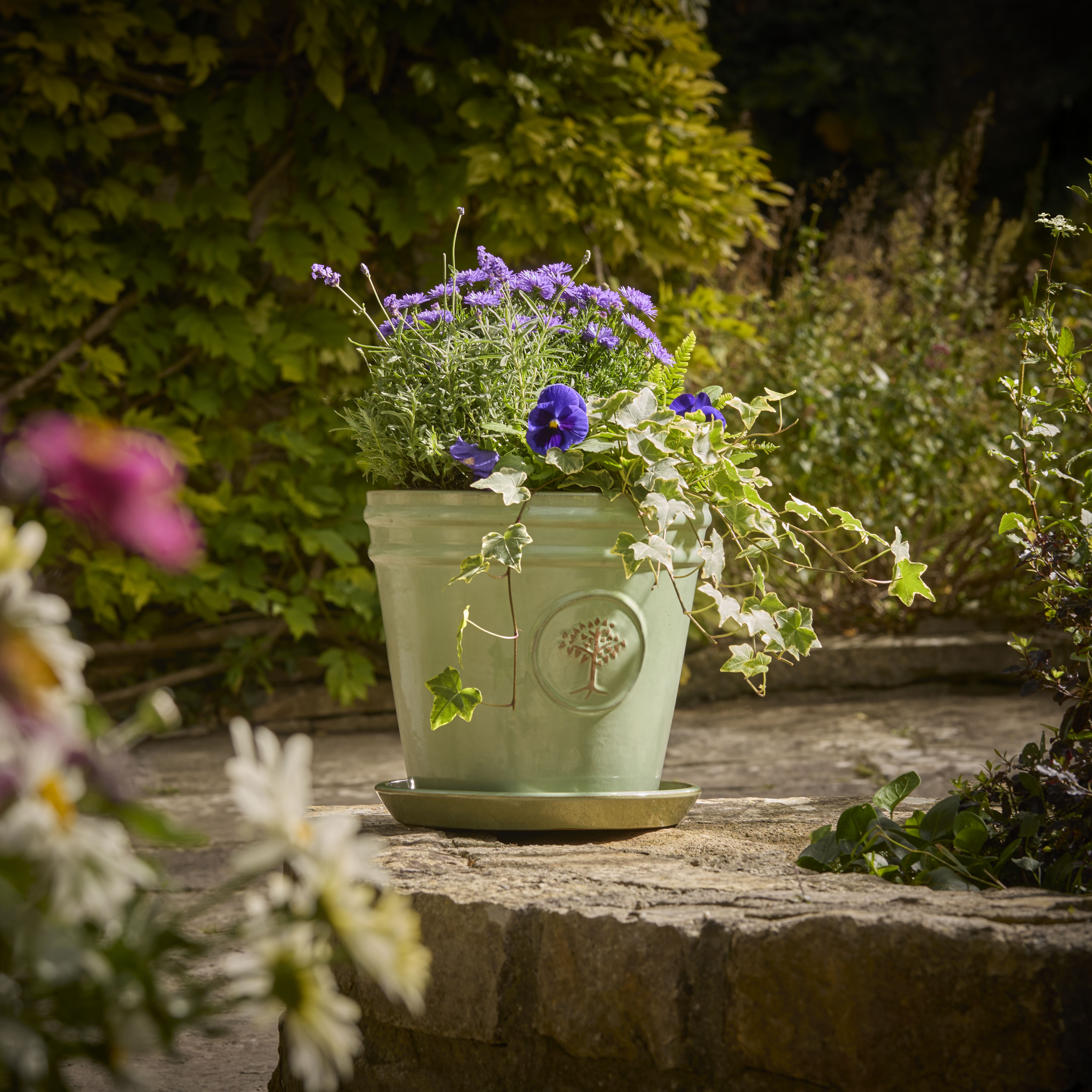 Verve Laurel Wreath Ceramic Plant pot (Dia) 30cm, (H)30cm, 15L