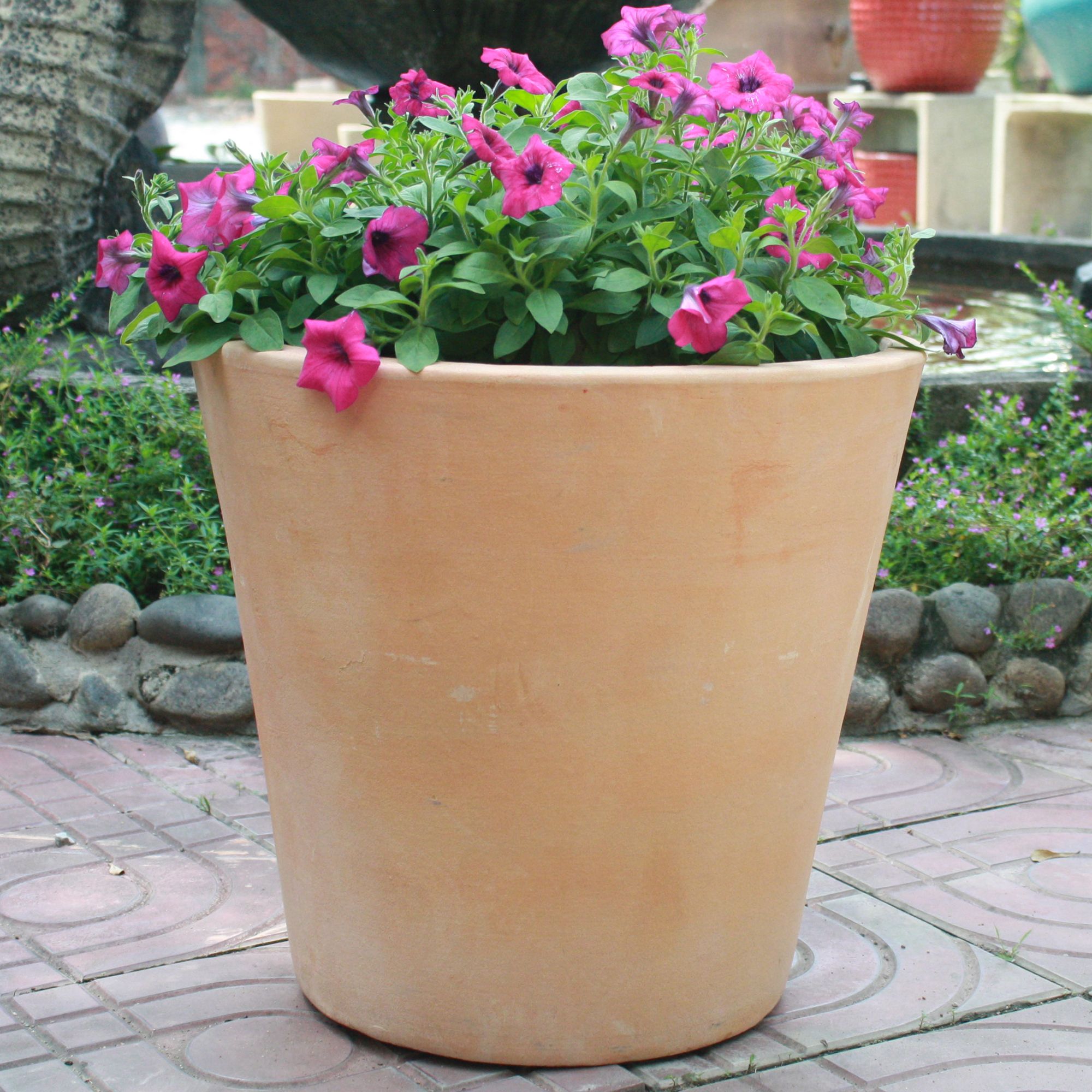 Verve Mali White washed Terracotta White washed Circular Plant pot (Dia)53cm