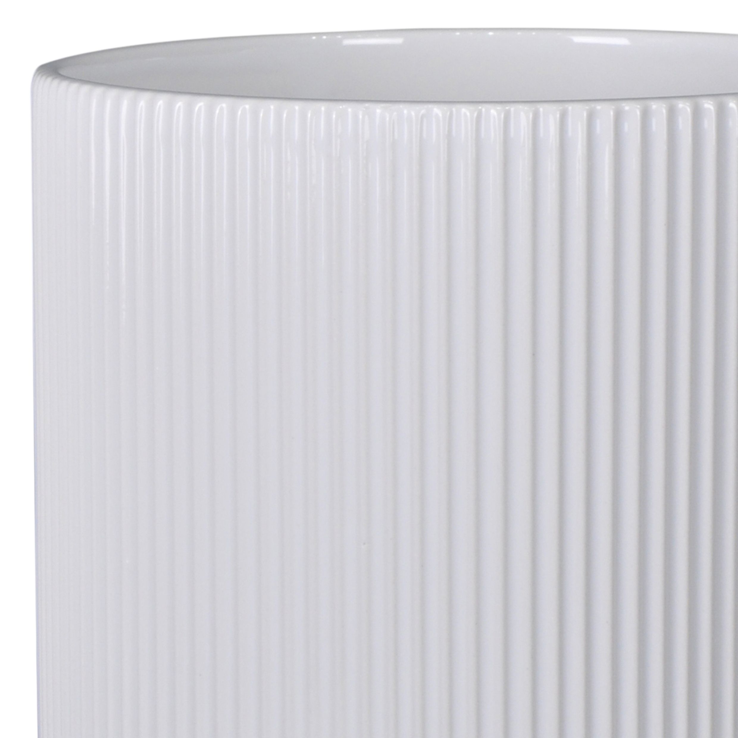 Verve Painted White Ribbed Ceramic Plant pot (Dia) 21cm, (H)19cm