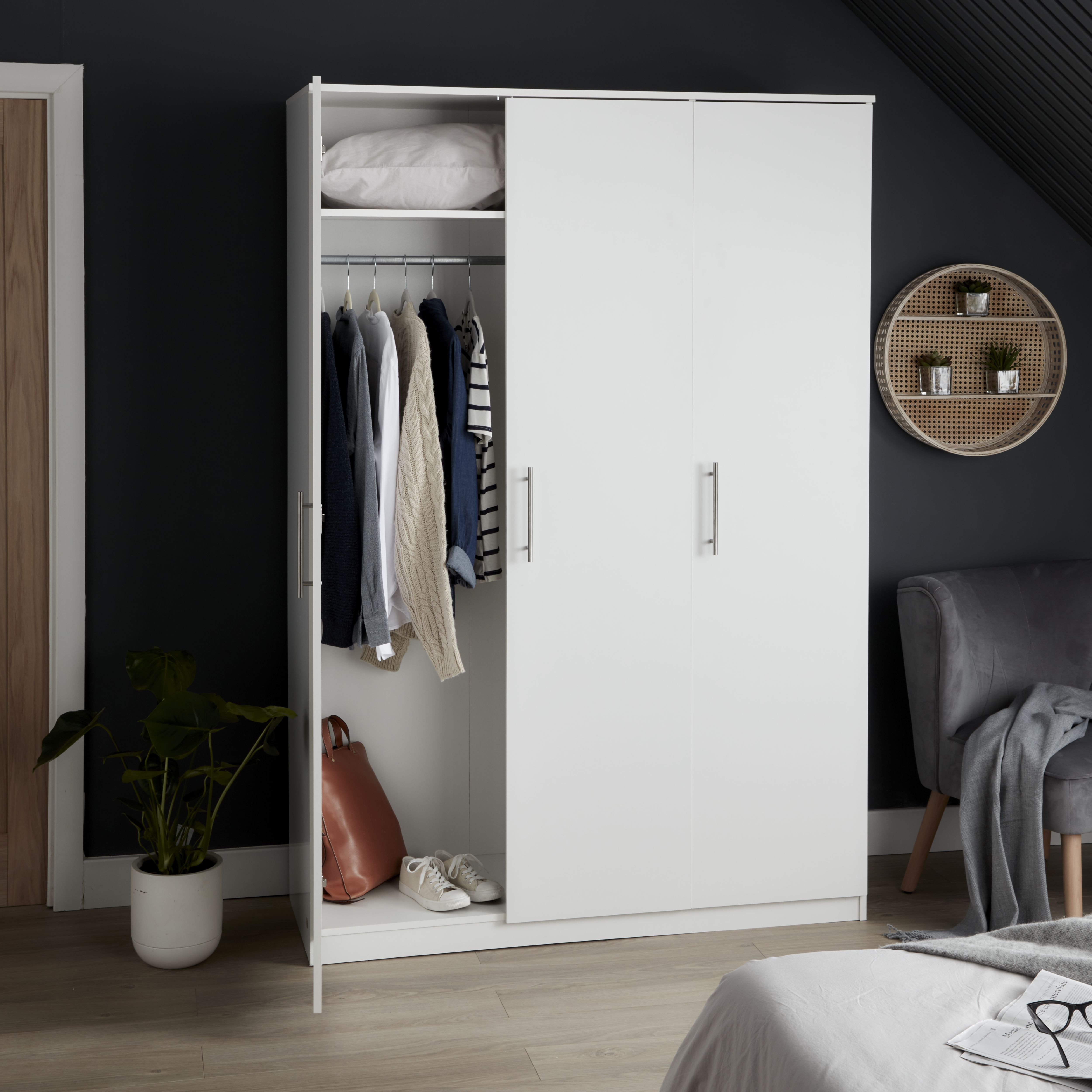 Vinova Matt white Large Triple Wardrobe (H)1995mm (W)1350mm (D)500mm