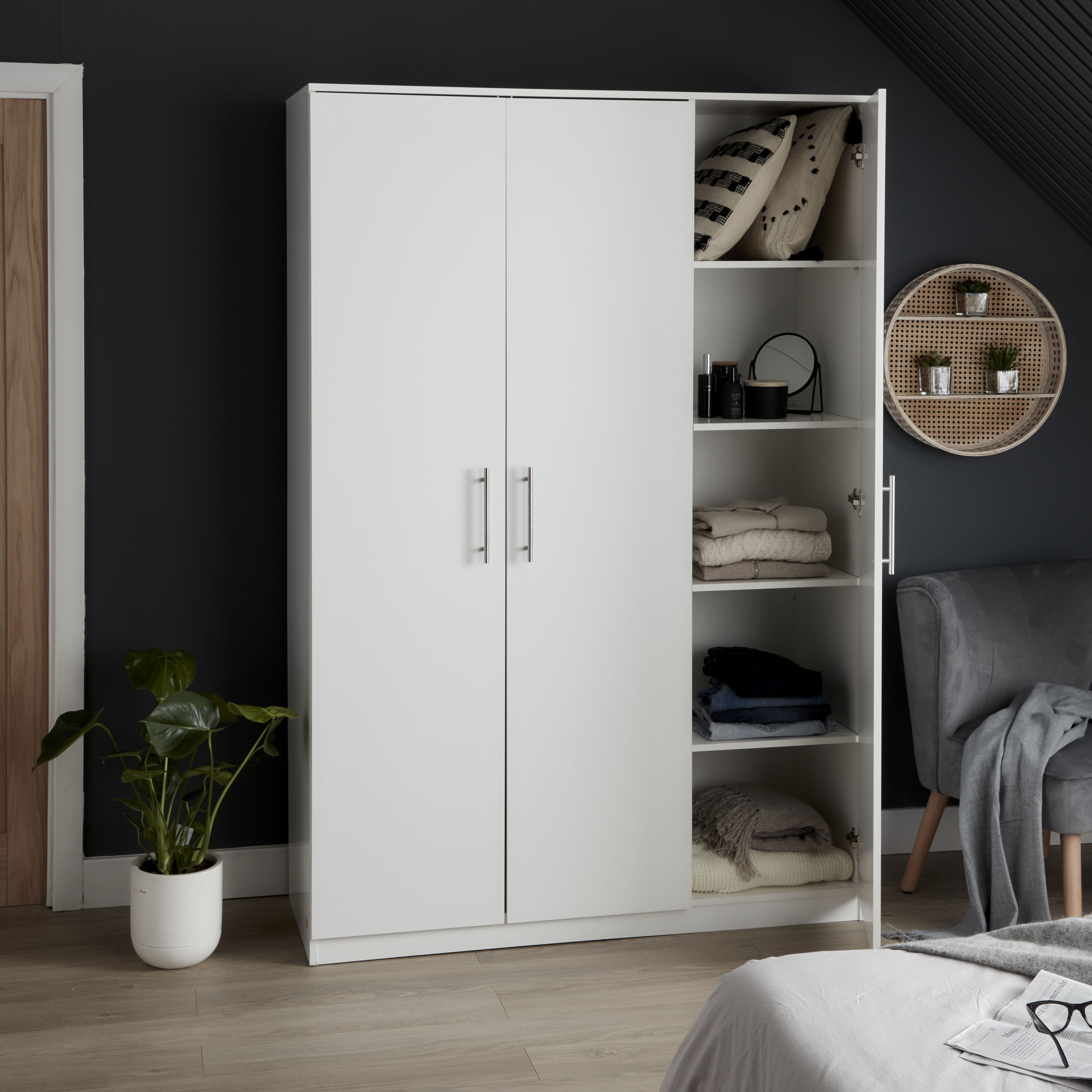 Vinova Matt white Large Triple Wardrobe (H)1995mm (W)1350mm (D)500mm
