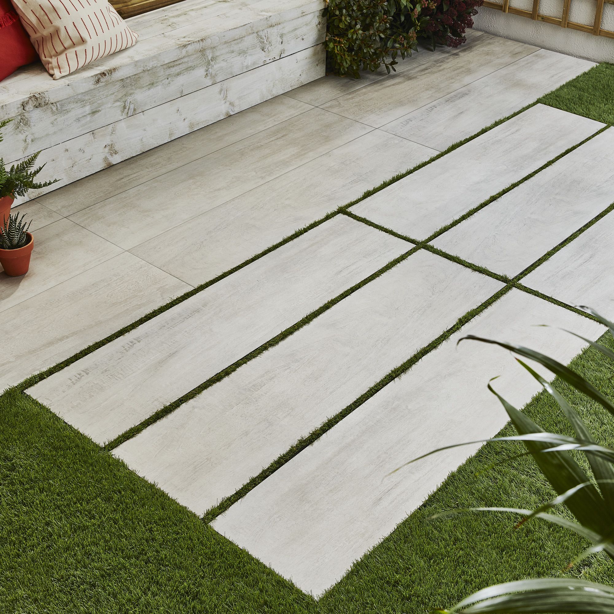 vintage white matt wood effect porcelain outdoor floor tile pack of 2 l 1195mm w 297mm diy at b q