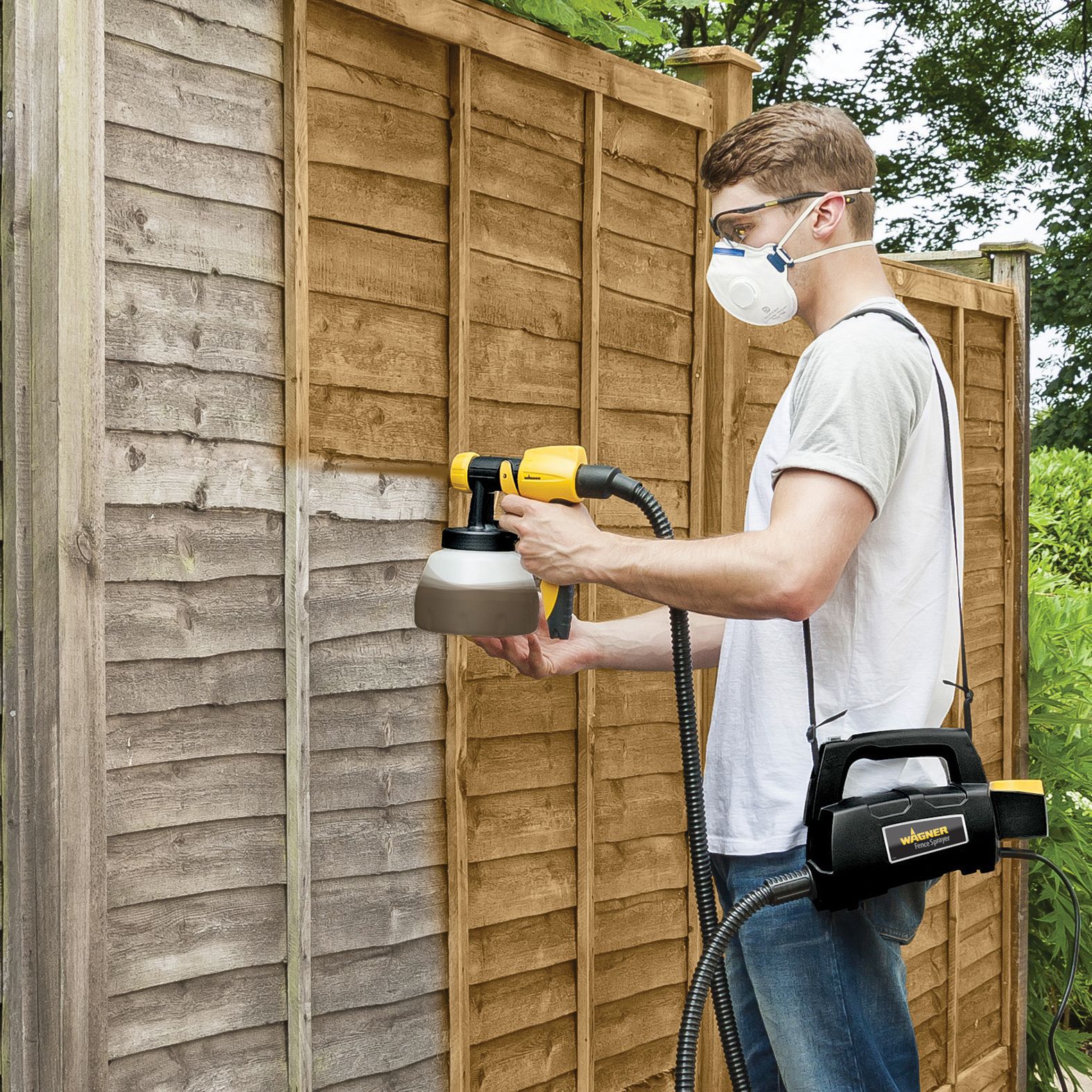 Garden store fence sprayer