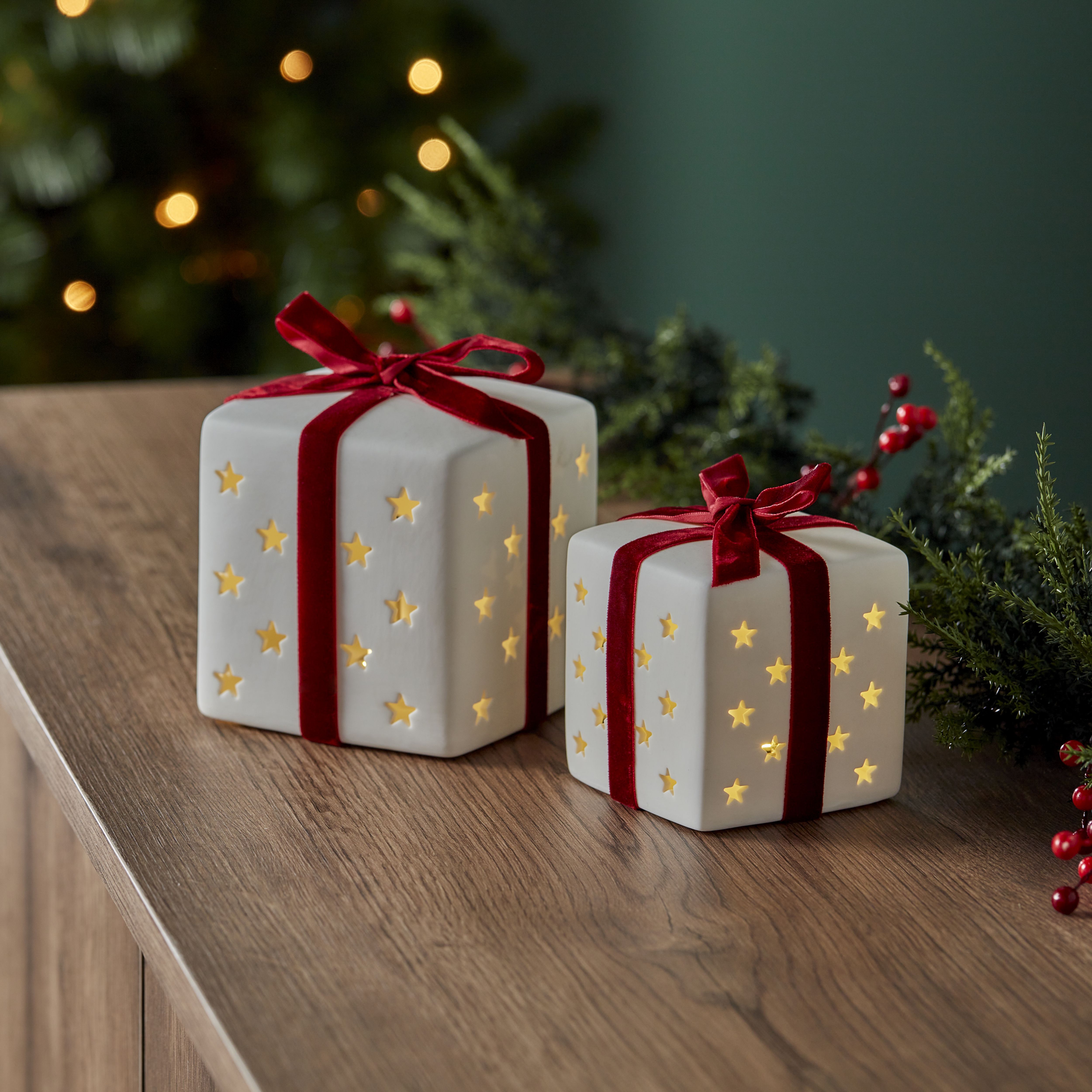 Warm white LED Presents Freestanding Silhouette (H) 105mm, Pack of 2