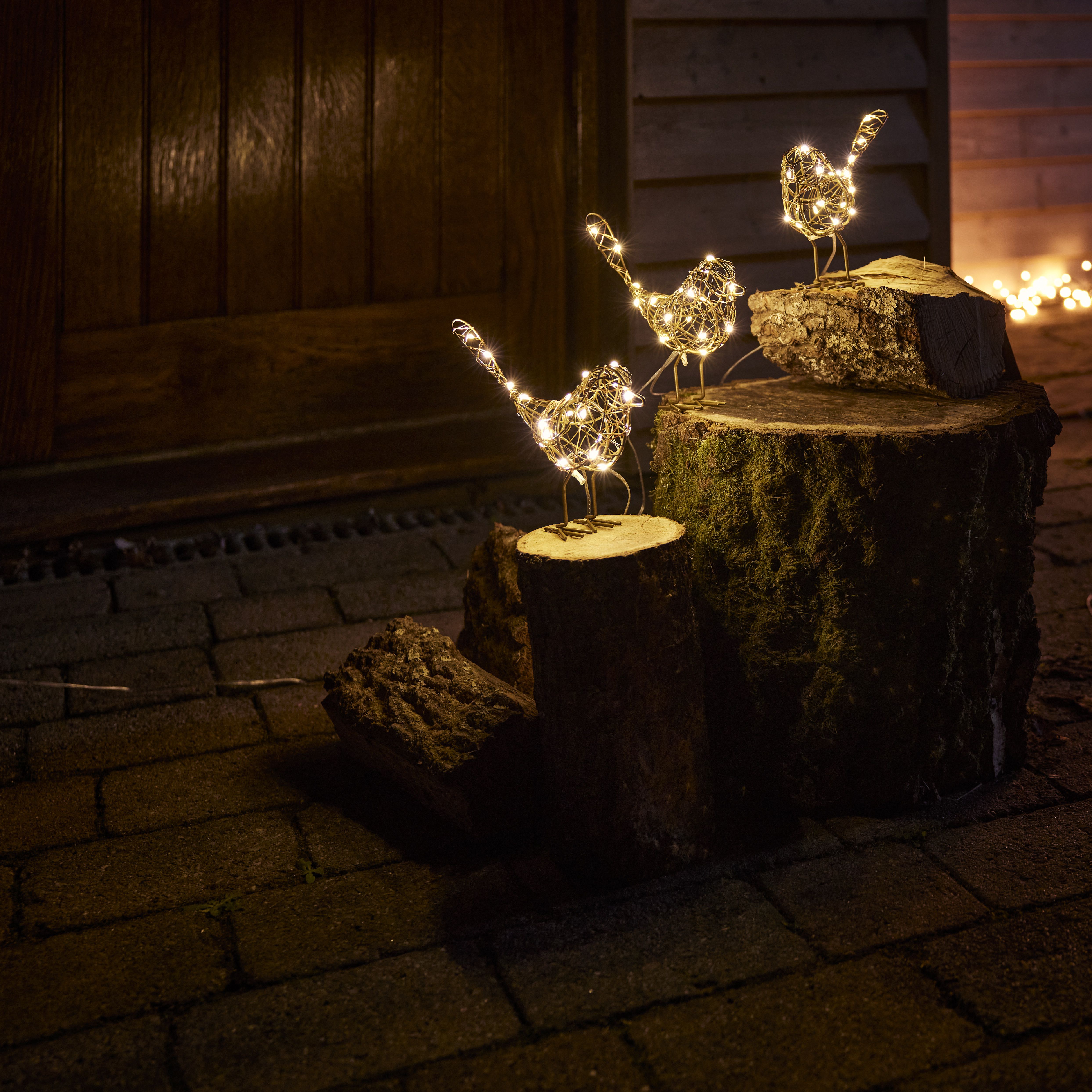 Warm white LED Robins Silhouette (H) 160mm