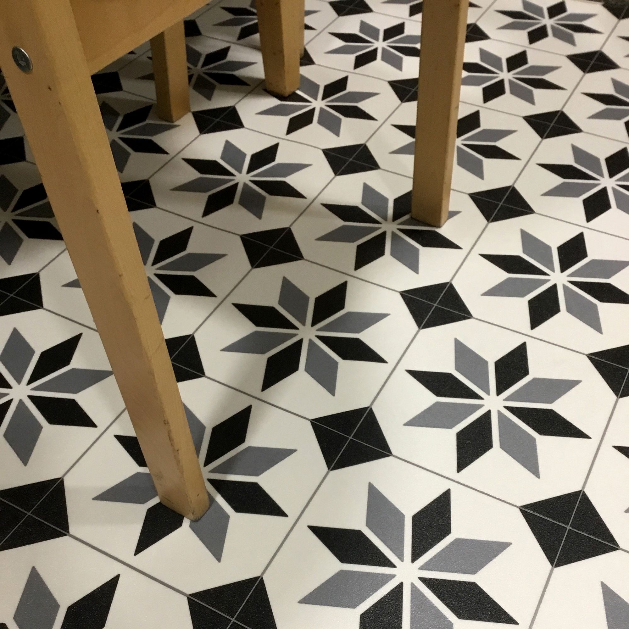 White Black & Grey Mosaic effect Sheet vinyl Sheet vinyl, 6m²