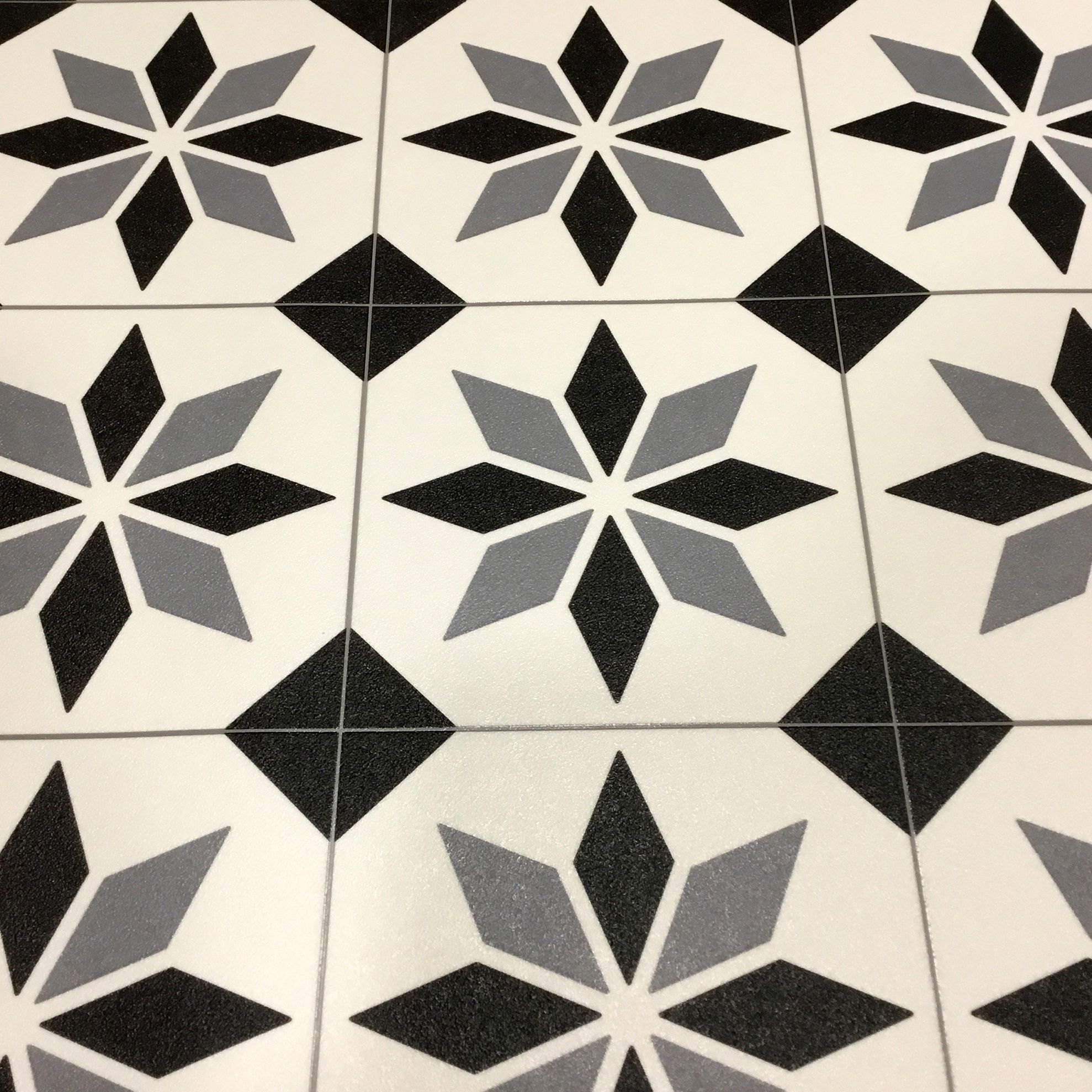 White Black & Grey Mosaic effect Sheet vinyl Sheet vinyl, 6m²