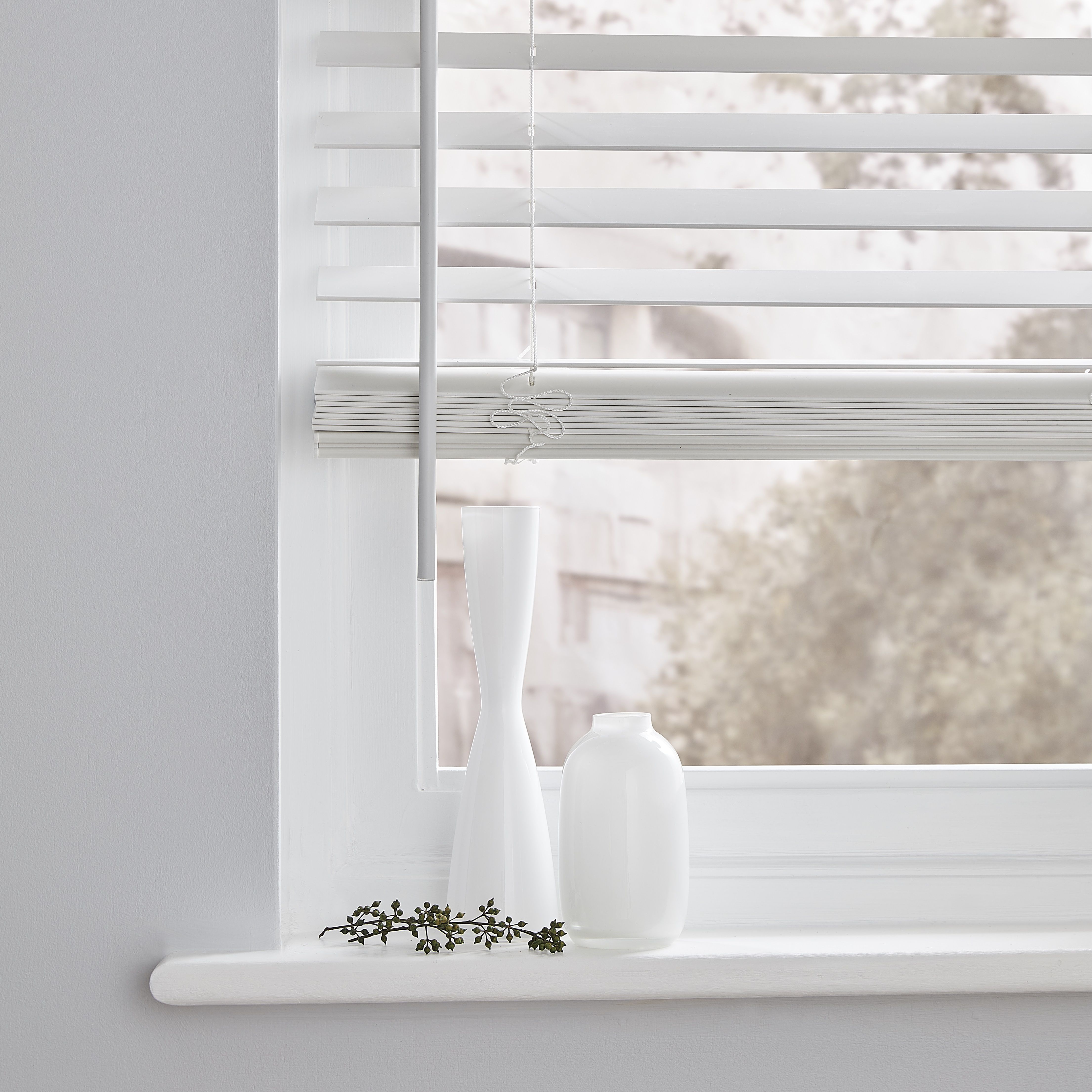 White Woodgrain effect Polyvinyl chloride (PVC) Blind (W)60cm