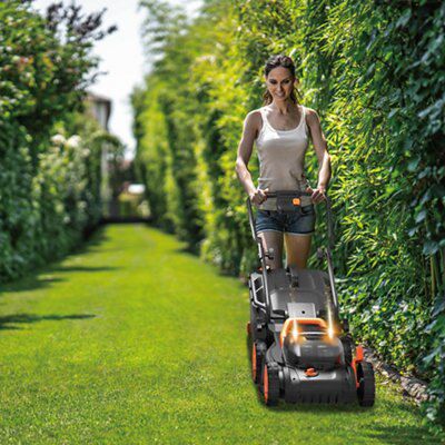 Worx 20V Cordless Rotary Lawnmower x 4Ah) - WG779E.1