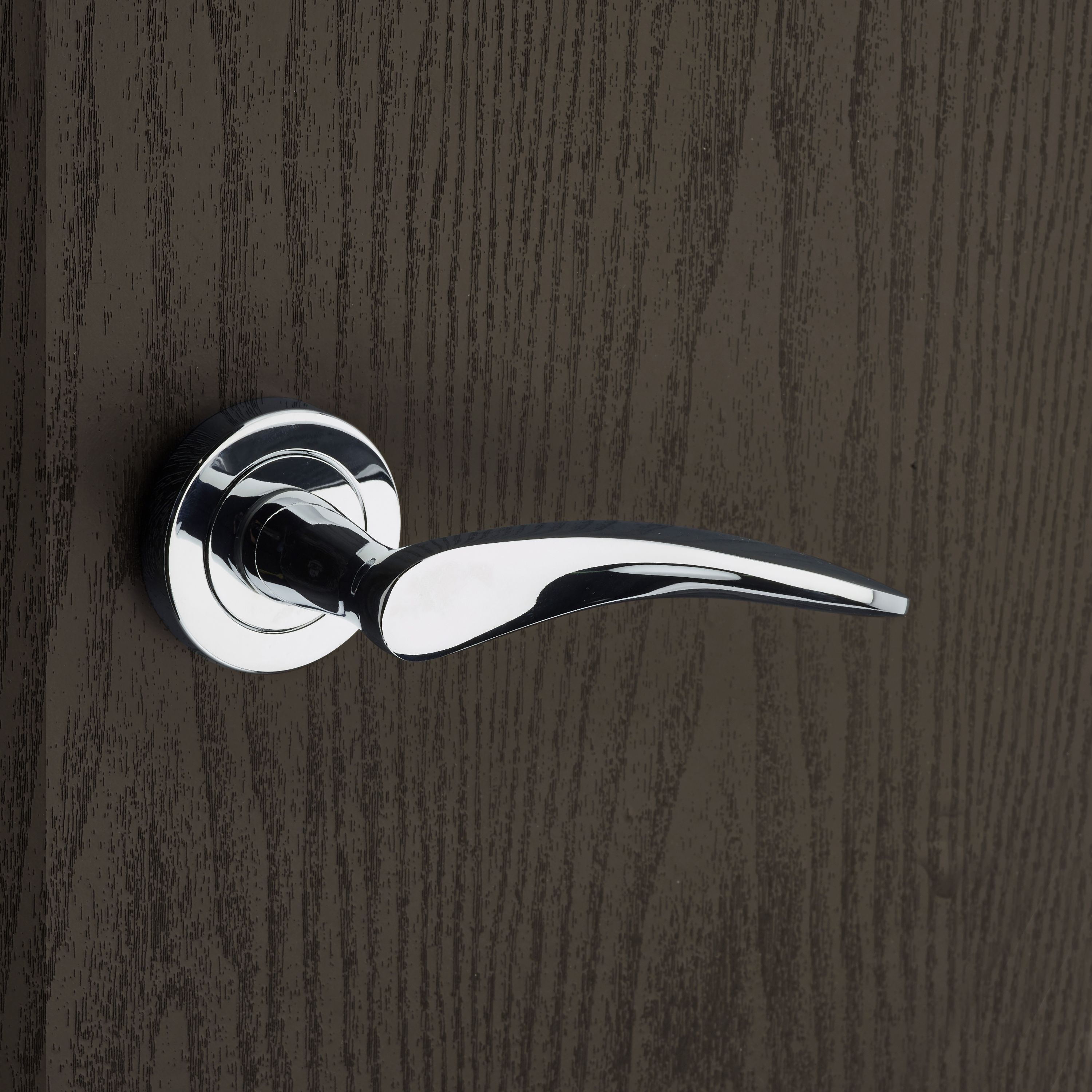 Yale Chrome effect Lever Door handle (L)124mm (D)70mm Set