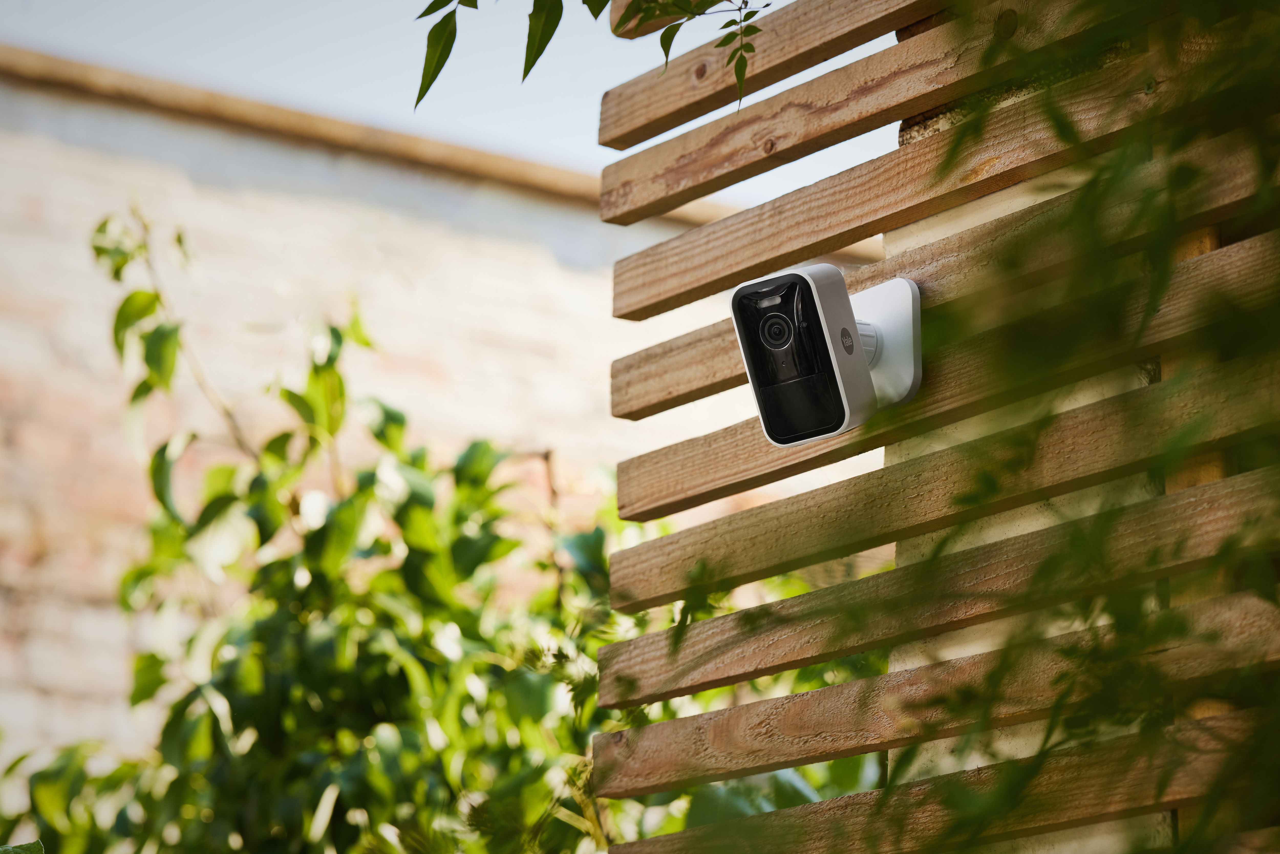 Yale Home White Smart battery-powered IP camera