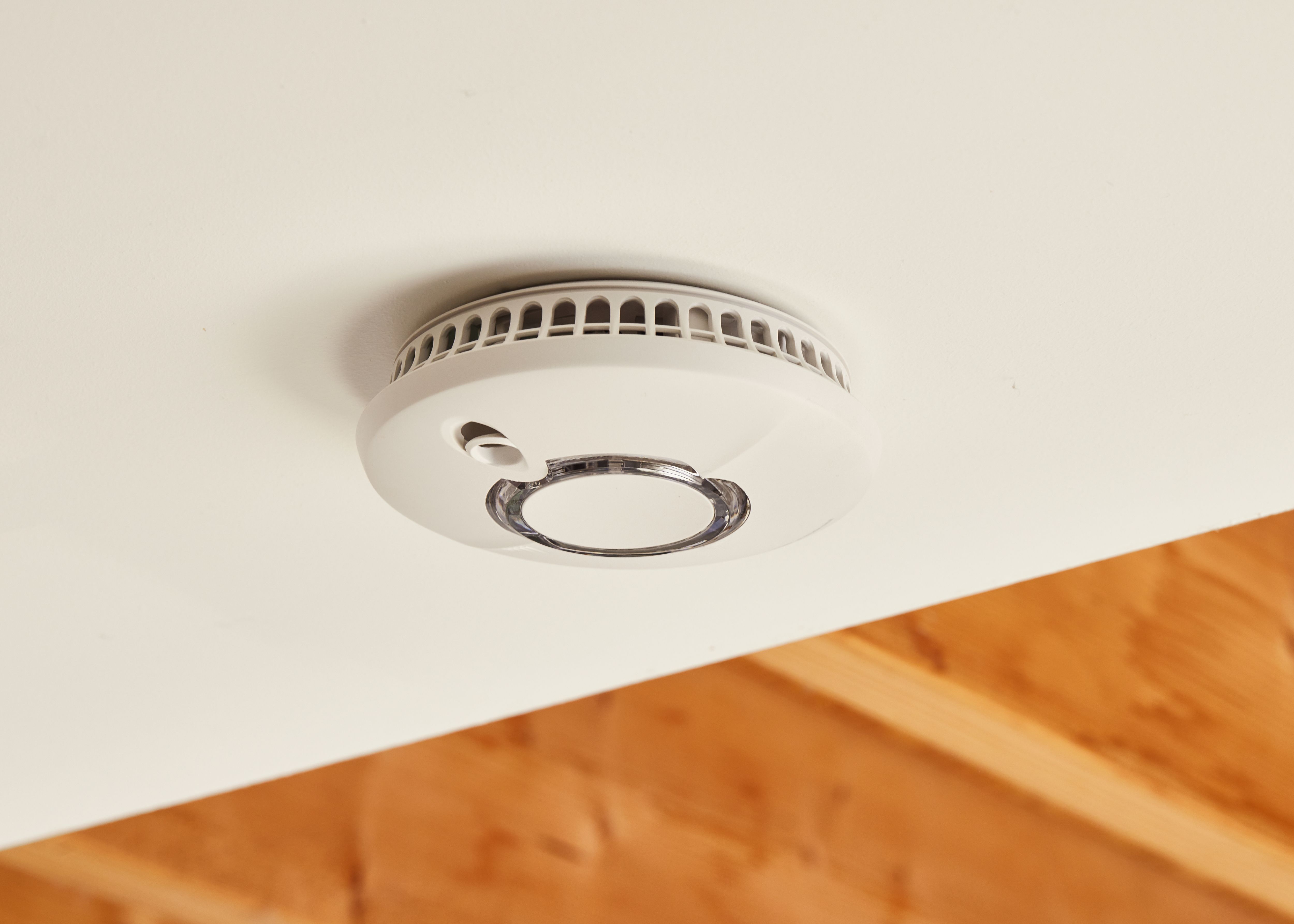 Yale Smart Alarm Battery-powered Interlinked Smart smoke alarm - 4