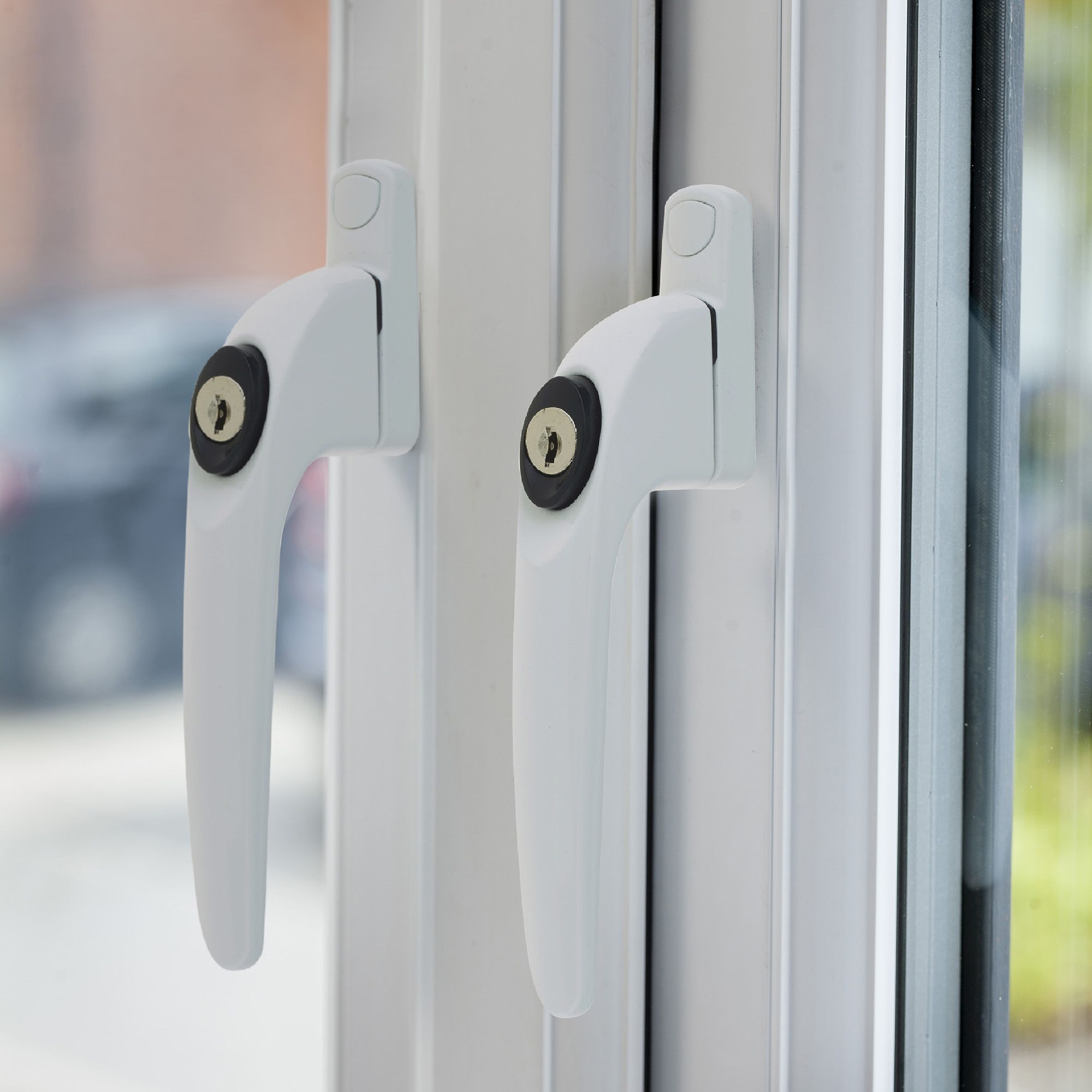 Yale White Zinc alloy Window Lock, Pack of 5