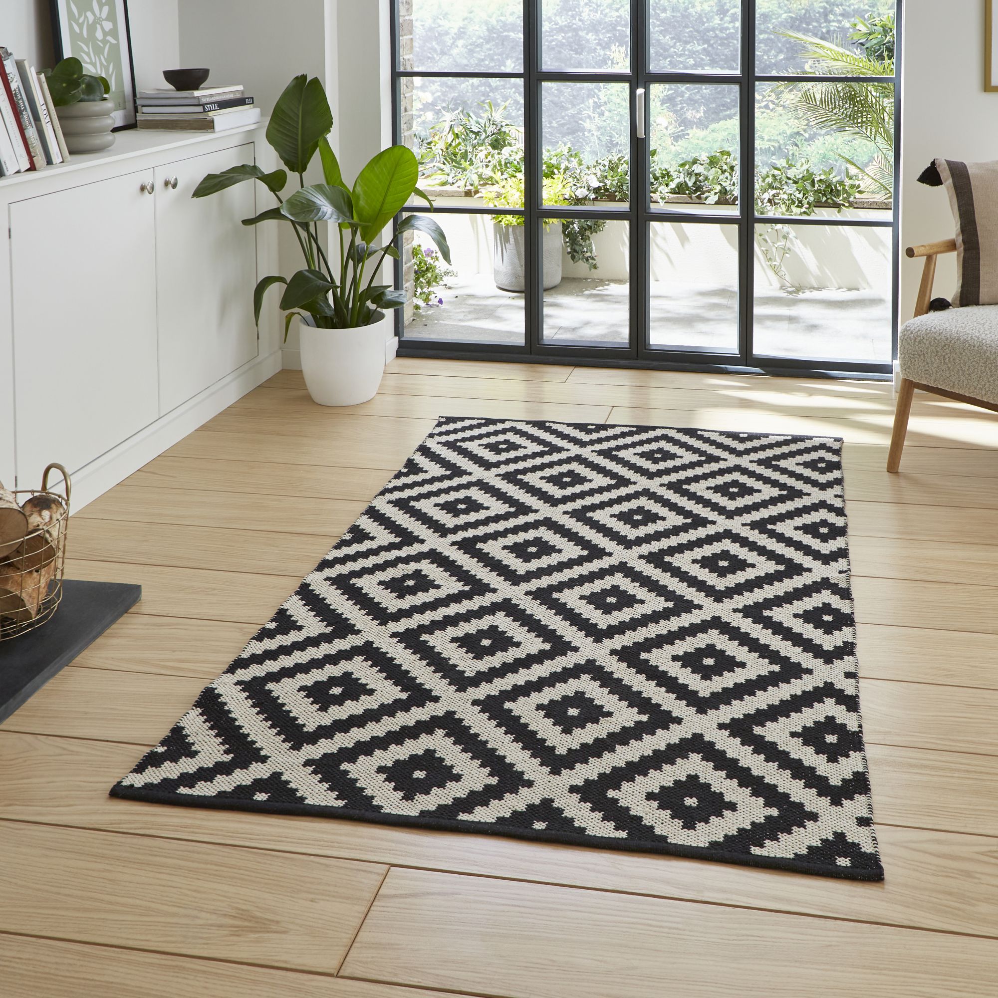 Zara Black & White Geometric Woven effect Medium Rug, (L)170cm x (W)120cm