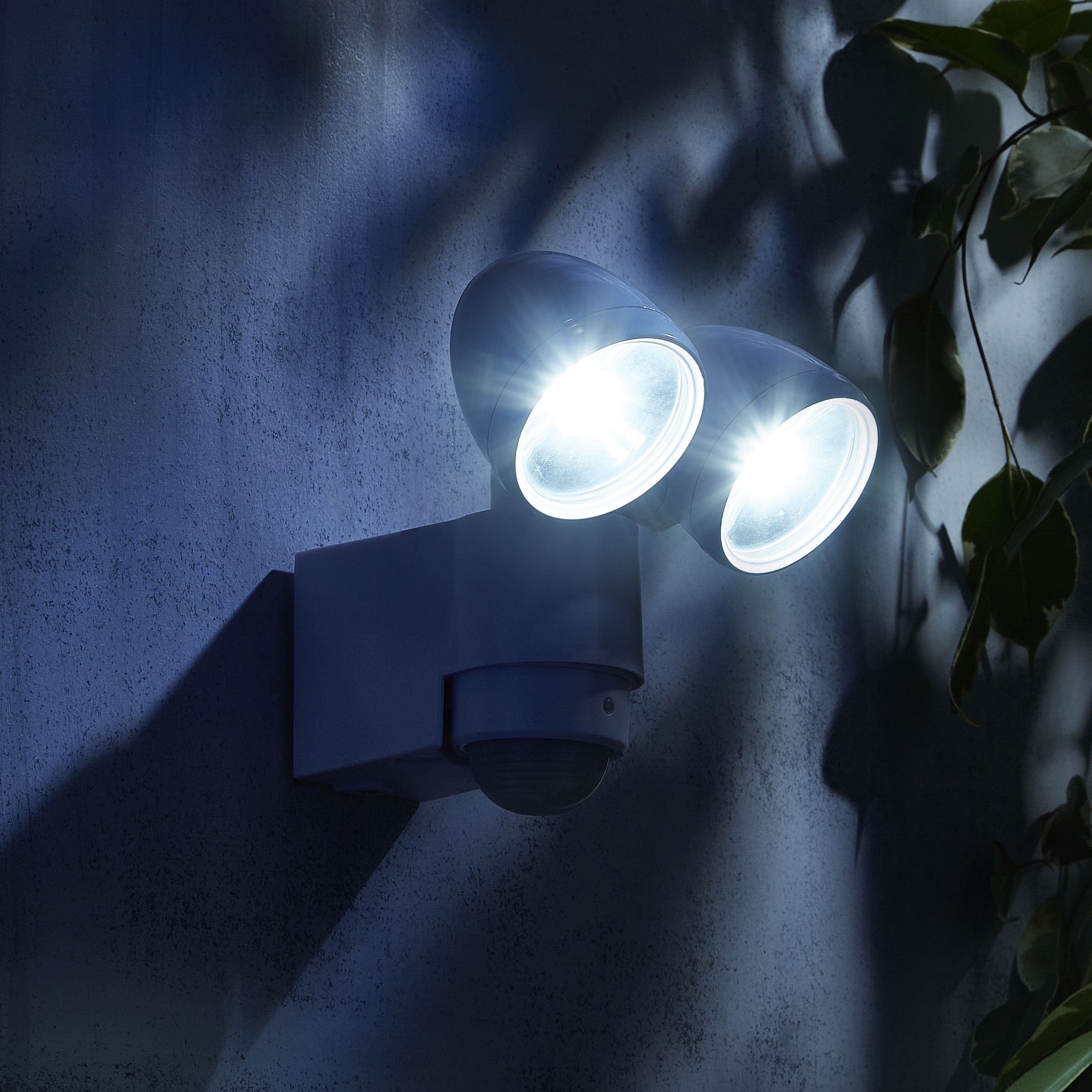 Zinc Oust BQ-37493-WHT White Mains-powered Cool white Outdoor LED PIR Double floodlight 480lm - 5