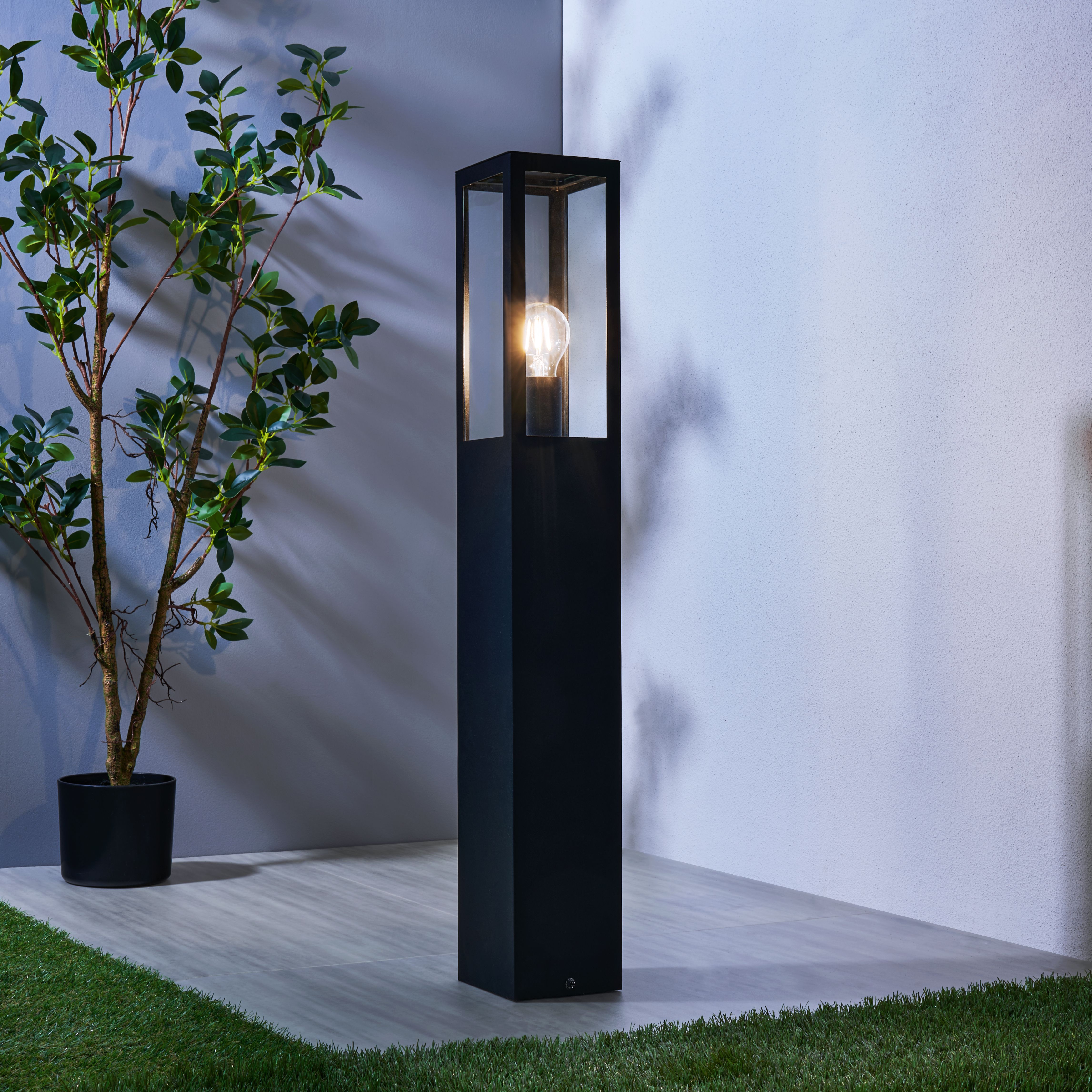 Zink Thora Black Mains-powered 1 lamp LED Outdoor 4 faces Post