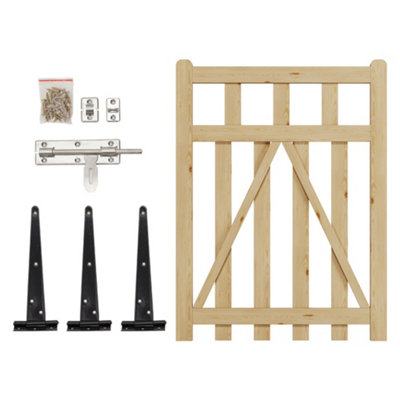 Darphe Wooden Garden Gate With Secure Latch Flat Top Fence Design 90Cm X 120Cm from B&Q