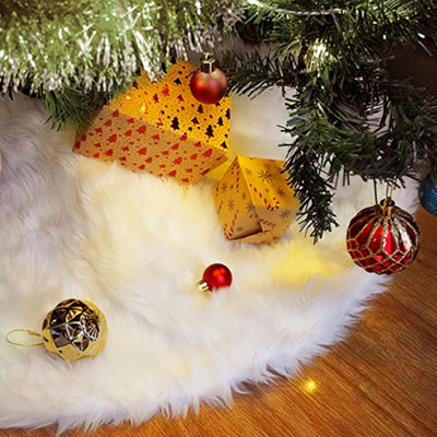 Darphe White Plush Christmas Tree Skirt Christmas Ornament from B&Q