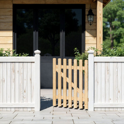 B&Q -  Vintage Wooden Garden Fence Gate With Latch H 90 Cm X W 90 Cm