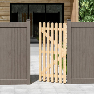 B&Q -  Vintage Wooden Garden Fence Gate Pedestrian Gate Single Swing Gate With Latch H 180Cm X W 90Cm
