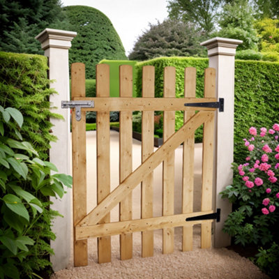 Garden Sanctuary Freestanding Wood Fence Partition For Home YardPine Wood Outdoor Gate Fence Gate With Latch H 120 Cm from B&Q