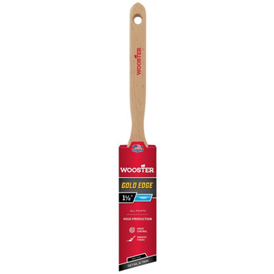 Wooster Gold EdgeSemi-Oval Angle Sash Paint Brush1.5 Inch from B&Q