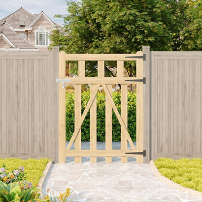 B&Q -  Wooden Outdoor Retreat Gate With Latch 90Cm W 120Cm H