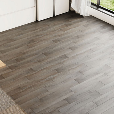 B&Q -  36Pcs Rustic Wood Grain Effect Self Adhesive Plank Pvc Flooring Waterproof Covering 5M²