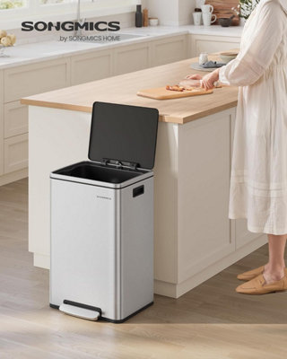 Songmics Kitchen Bin 50 LWith 15 Bin BagsStainless SteelRemovable Plastic Inner BucketWith LidHandlesSoft Close from B&Q