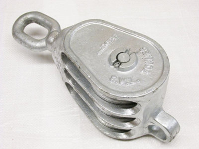 SecureFix Direct 3 Ton 6" Gmi Treble Block With Swivel Eye Galvanised (24mm Fibre Rope Safety Lifting) from B&Q