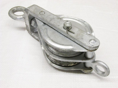 SecureFix Direct 2 Ton 110mm Galvanised Double Sheave Block With Eye (16mm Wire Rope Safety Lifting)