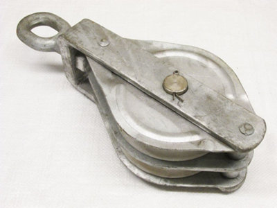 SecureFix Direct 3 Ton 150mm Nylon Double Sheave Galvanised Block With Eye (20mm Fibre Rope Safety Lifting) from B&Q
