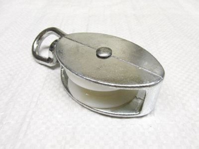 SecureFix Direct 30mm Awning Pulley Single Nylon Sheave Swivel EyeRope Line Pulling from B&Q