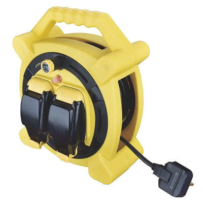 Masterplug 20M Outdoor Extension Cable Reel 2 Gang Ip54 Weatherproof 13A Thermal from B&Q