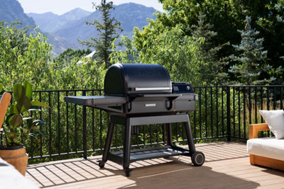 B&Q -  Ironwood Wood Pellet Grill & SmokerWifi EnabledBlack