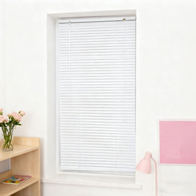Garden Sanctuary Aluminium Horizontal White Coated Venetian Blind Shade 60Cm(W) X 130Cm(H) from B&Q