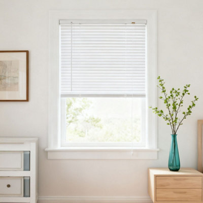 Garden Sanctuary Aluminium Horizontal White Coated Venetian Blind Shade 70Cm(W) X 130Cm(H) from B&Q