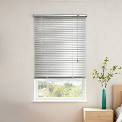 Garden Sanctuary Aluminium Horizontal Silver Coated Venetian Blind Shade 50Cm(W) X 130Cm(H) from B&Q