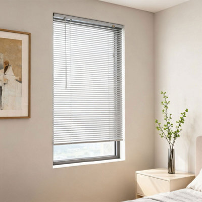 Garden Sanctuary Aluminium Horizontal Silver Coated Venetian Blind Shade 60Cm(W) X 130Cm(H) from B&Q