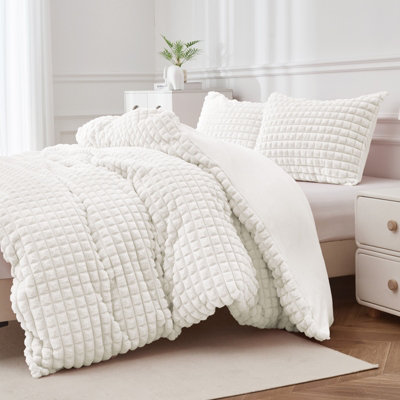 Groundlevel Super Soft Luxury Faux Fur Box Duvet from B&Q