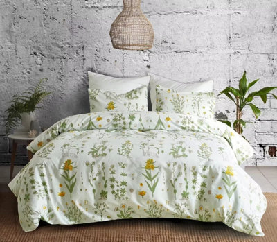 Groundlevel Meadow Flower Printed Duvet Set from B&Q