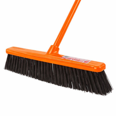 Red GorillaGorilla Broom™ 50Cm Replacement HeadReplacement Anti-Clog Hard Bristle Head With Scraper For Wet & Dry Use from B&Q