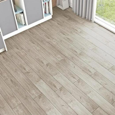 B&Q -  8mm Logan Laminate Flooring 1.83M2